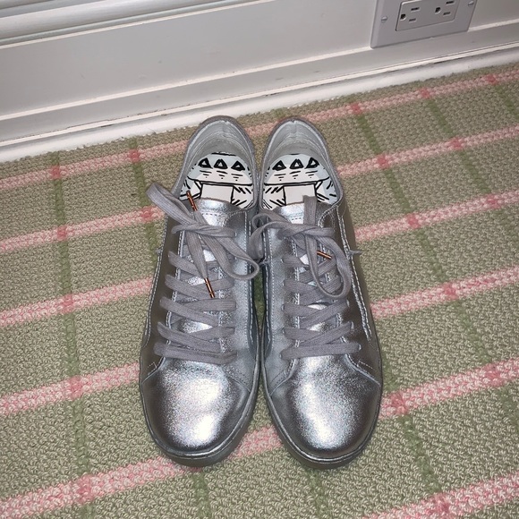 dolce vita silver sneakers